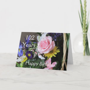 Cartão Feliz 102º aniversário! Buquê rosa rosa rosa