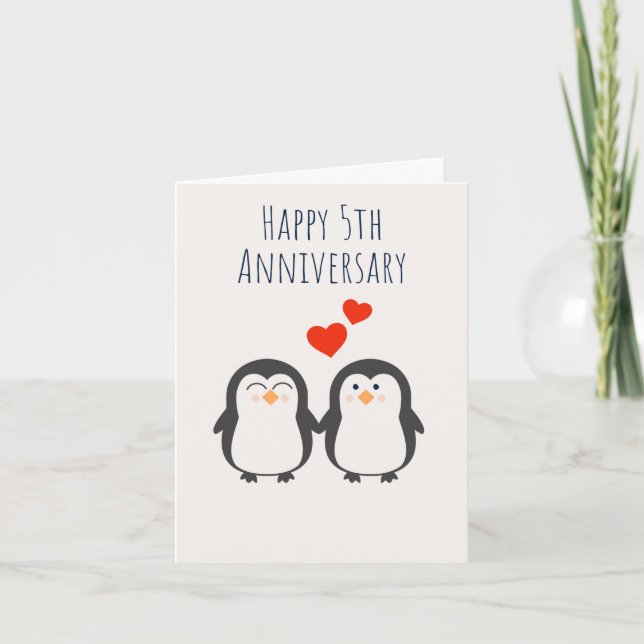 Cartão Feliz 5 Aniversário - Casal Pinguim Bonito (Frente)
