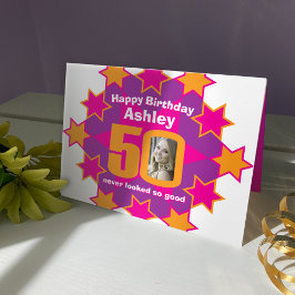 Cartão Feliz aniversário 50 estrelas cor-de-rosa nome e f