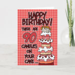 Cartão Feliz aniversario - 90 anos velho<br><div class="desc">Um cartão de aniversário específico à idade do divertimento que caracteriza um bolo grande de b-dia em um fundo da xadrez para enviar a às sua amigos,  família e amadas!</div>