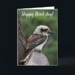 Cartão Feliz Aniversário do Dia das Aves Kookaburra Austr<br><div class="desc">Deseje a alguém um aniversário fantástico com este cartão engraçado de dia de pássaro apresentando o lindo pássaro kookaburra rindo da Austrália! Você vai ter certeza de fazer o dia deles e fazê-los rir bem! O Rindo Kookaburra (Dacelo novaeguineae) não ri muito quando faz o seu familiar chamado. A bolha...</div>