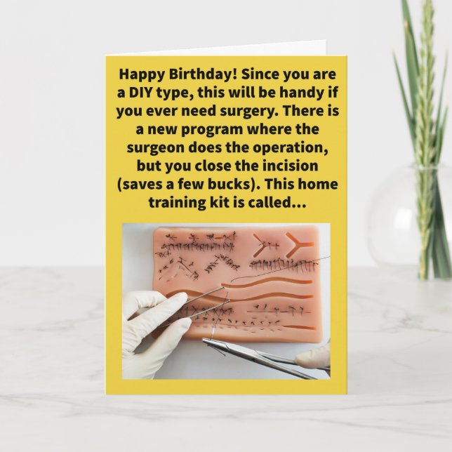 Cartão Feliz Aniversário do Funny Pun Suture (Frente)