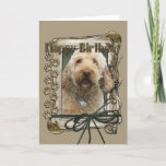 Cartão Feliz aniversario - patas de pedra - GoldenDoodle<br><div class="desc">O que poderia dizer o feliz aniversario melhor do que este cão de GoldenDoodle que ajuda o a comemorar!</div>