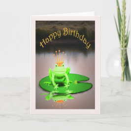Cartão Feliz aniversario, sapo verde que veste a coroa,