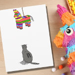 Cartão Feliz Fiesta Cat Assistindo Piñata Aniversário<br><div class="desc">Diversão de um cartão de aniversário com um stand-off entre um gato e uma piñata de aniversário!  Quem vai ganhar?  Deseje a alguém um feliz aniversário com este doce e relacionável cartão de aniversário!</div>