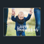 Cartão felizes da foto da estrela de David de<br><div class="desc">Os cartão felizes à moda e bonitos da foto do feriado da estrela de David de Hanukkah são perfeitos para todos seus amigos e família esta época natalícia. Personalize o texto com seu nome de família e o ano e troque para fora a imagem para uma foto de seus miúdos,...</div>