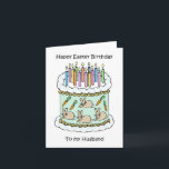 Cartão Felz pascoa de aniversário para marido<br><div class="desc">Uma ilustração de um bolo de aniversário branco decorado com velas acesas sobre ele e imagens de coelhos e cenouras ao redor dos lados. As palavras "Felz pascoa Aniversário ao Meu Marido" acompanham a imagem,  que tem um fundo branco nítido.</div>
