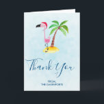 Cartão Flamingo Rosa no Natal Vermelho Obrigado<br><div class="desc">obrigado de Natal,  seu cartão.  Desenhado com uma bela ilustração de um flamingo cor-de-rosa vestindo um chapéu de Papai Noel vermelho. Em pé num monte de areia com uma palmeira tropical atrás. Personalize seu dentro de mensagem. Definido sobre um fundo azul claro.</div>