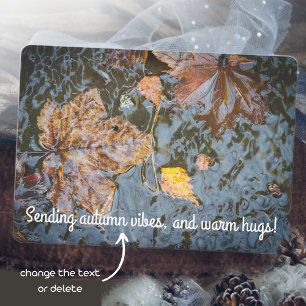 Cartão Folhas amarelas no riacho