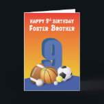 Cartão Foster Brother 9º Aniversário do Esportes<br><div class="desc">Cumprimenta o feliz aniversário de 9 anos ao teu irmão adotivo e partilha uma mensagem divertida para ele neste dia com este cartão colorido com uma coleção de bolas na frente dele.</div>
