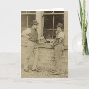 Cartão Foto antiga: dois homens, cerveja bebendo