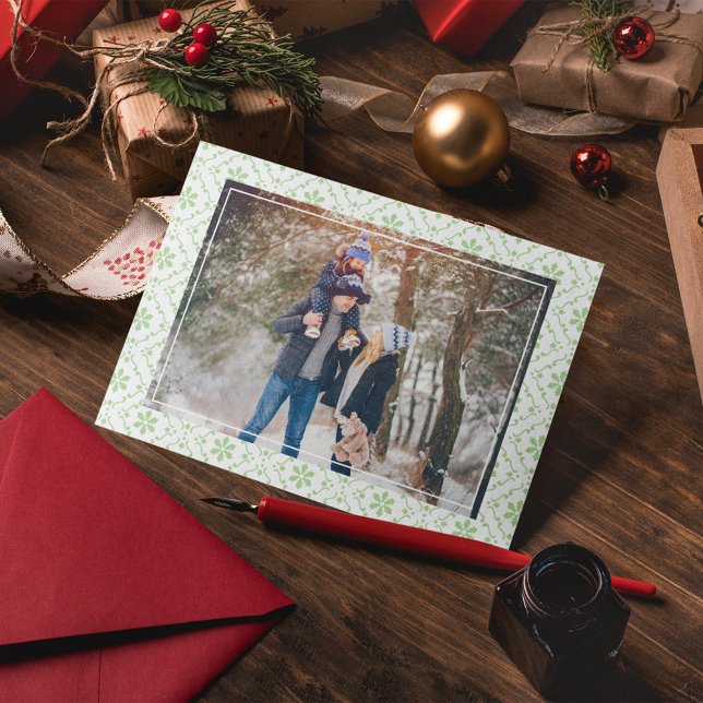 Cartão Foto de Natal Elegante Green Snowflake (Green snowflake pattern holiday  photo cards. )