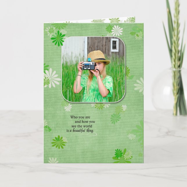 Cartão foto do aniversário com fundo da margarida (Frente)