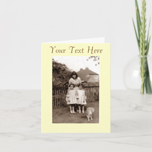 Cartão Foto do gato bonitinho de 1960 com gêmeos meninas  (Frente)