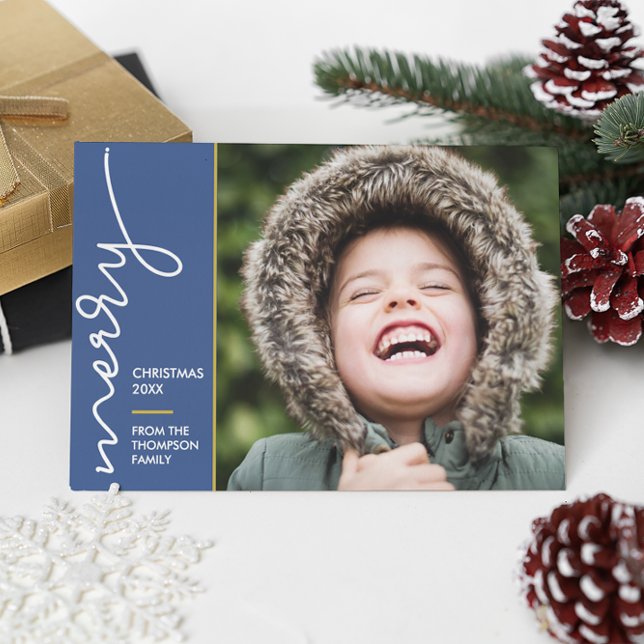 Cartão Foto do Script de Natal de Feliz Azul Moderno (Merry Blue Christmas Photo Card.)