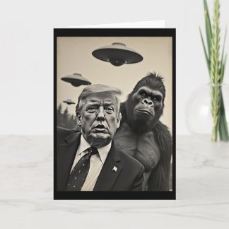 Cartão Foto engraçada de Trump com Pé Grande e UFOs de al