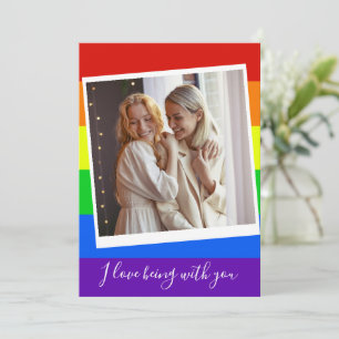 Cartão Foto personalizada do Casal gay Rainbow Romântico