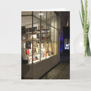 Cartão Fotografia Noturna da Vitrine de uma Livraria em L