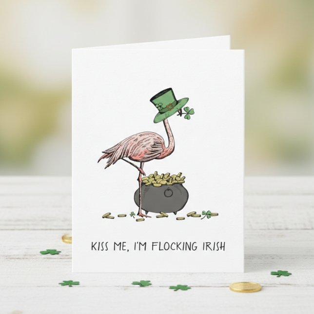 Cartão Funny Flamingo Kiss Me I'm Irish St Patrick's Day (Funny Irish Flamingo Happy St Patrick's Day Cards. Kiss me I'm Flocking Irish Green Shamrock Pattern)