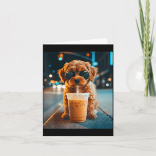 Cartão Funny goldendoodle bebendo café gelado meme de ani