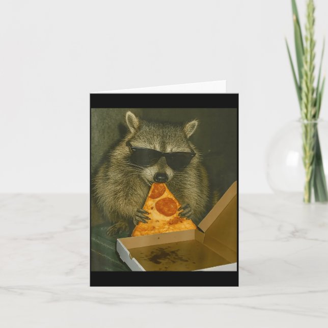 Cartão Funny Raccoon Eating Zza Animal Meme Raccoon  (Frente)
