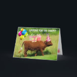 Cartão Funny Scottish Highland Steer Birthday<br><div class="desc">Placa totalmente bobo com um grande boi em busca da festa de aniversário. Personalize com suas mensagens especiais e divirta-se! Foto e trabalho de arte digital ©Christine Greenspan. Gráficos licenciados.</div>