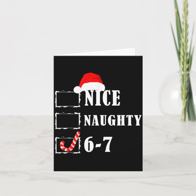 Cartão Funny Six Seven 6-7 Meme Nice Naughty 67 Christmas (Frente)