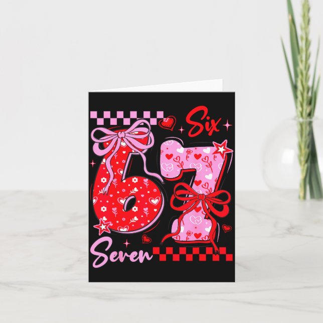 Cartão Funny Valentine’s Day 67 Meme 6 7 Valentine Bow He (Frente)