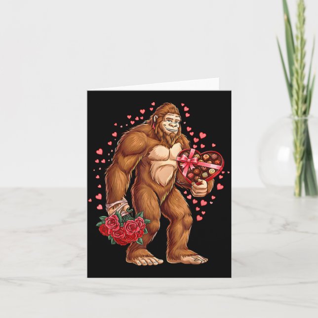 Cartão Funny Valentines Day Bigfoot Heart Love Sasquatch  (Frente)