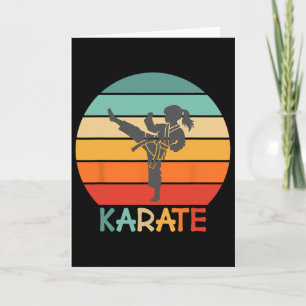 Cartão Garota de Karate Design Retro Pôr do Sol com Crian