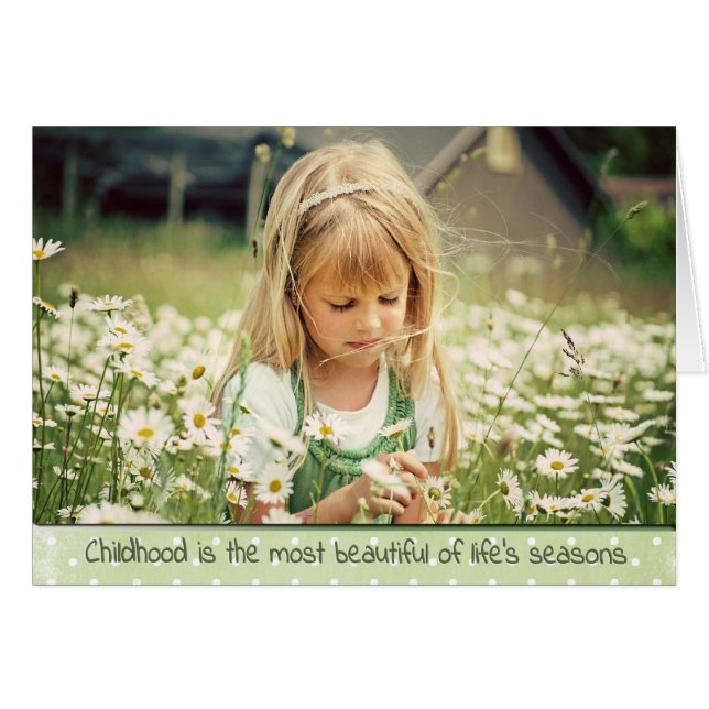 Cartão Garota em flores silvestres (Frente Horizontal)