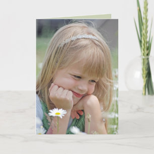 Cartão garota no campo pensando em você