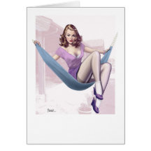 Garota Pin-Up com Placa de Fundo Urbano