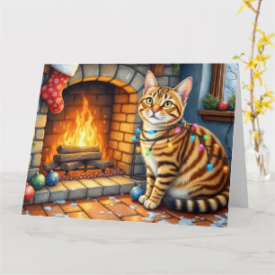 Cartão Gato Bengal em Frente à Lareira com Luzes de Natal