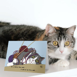 Cartão Gato de Tricô Divertido Enrolado em Lã Humor de Ho