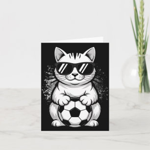 Cartão Gato engraçado usando óculos de sol jogando futebo