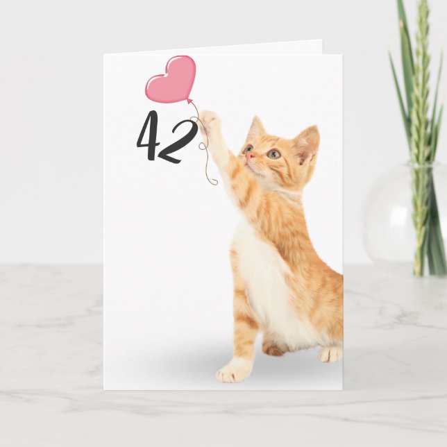 Cartão gato tabby no 42º aniversário com balão em forma d (Frente)