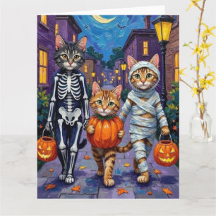 Cartão Gatos de Maine Coon Trick-or-Tratating no Hallowee