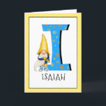 Cartão Gnomo Kids - I Nome e Idade Aniversário Saudação<br><div class="desc">Para alterar a cor da borda, clique em "personalizar". Quando você adiciona o nome e a idade de uma aniversariante ou garoto ao nosso cartão de monograma, você está criando uma saudação de aniversário de uma criança especialmente feita. Colocar ao lado da grande letra azul com estrelas e espirais amarelas...</div>
