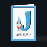 Cartão Gnomo Kids - Letra J Nome e Idade Aniversário Saud<br><div class="desc">Para alterar a cor da borda, clique em "personalizar". Quando você adiciona o nome e a idade de uma aniversariante ou garoto ao nosso cartão de monograma, você está criando uma saudação de aniversário de uma criança especialmente feita. Colocar ao lado da grande letra azul com estrelas e espirais amarelas...</div>