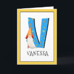 Cartão Gnomo Kids - Letra V Nome e Idade Aniversário Saud<br><div class="desc">Clique em "personalizar" para alterar a cor da borda. Quando você adiciona o nome e a idade da aniversariante ou do menino ao nosso cartão alfabético gnomo, você cria uma saudação de aniversário de uma criança especialmente feita. Colocar ao lado da grande letra azul com estrelas e espirais amarelas e...</div>