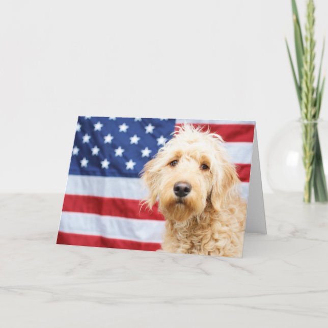 Cartão Goldendoodle com bandeira americana (Frente)