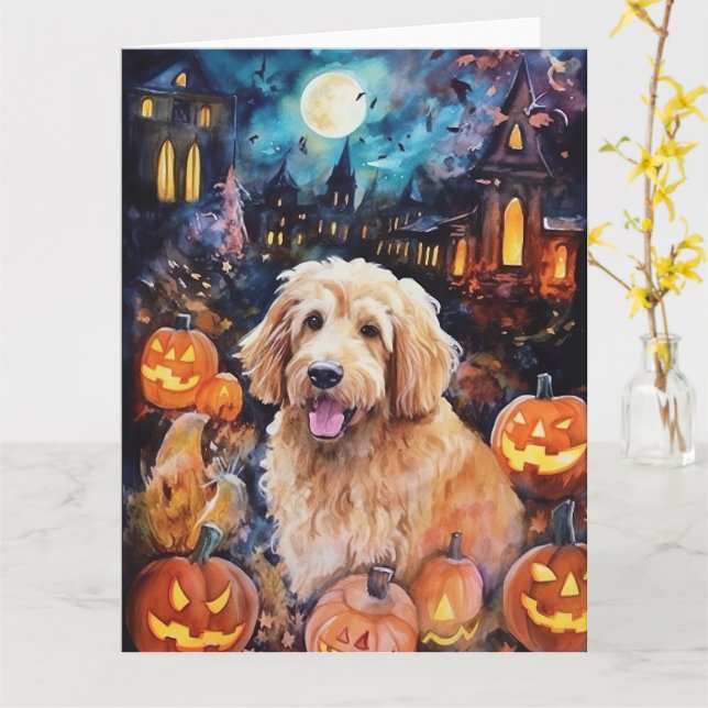 Cartão Goldendoodle de Halloween com Abóboras Assustadora (Flor Amarela)