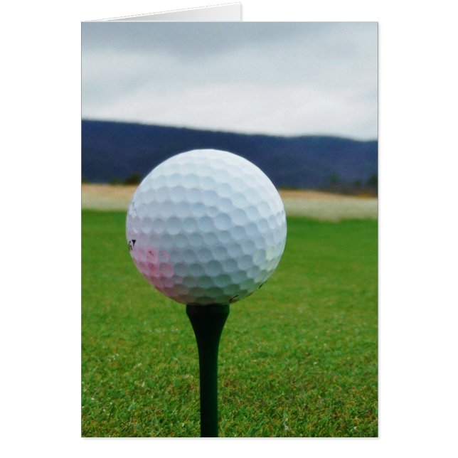 Cartão Golf Ball em um campo de golfe na montanha (Frente)