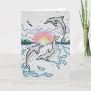 Cartão Golfinhos Brincando na Praia do Oceano ao Nascer d