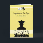 Cartão Graduação em Biblioteca Science com Formando mascu<br><div class="desc">Cartão de licenciatura em Biblioteca Science (as cores do seu diploma,  amarelo-limão) com uma silhueta de formando com diploma e formandos lançando seus bonés no ar. Cartão perfeito para o propósito. Obrigados à hungryjpeg para alguns dos elementos comprados no design.</div>