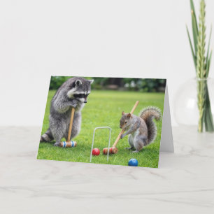 Cartão Guaxinim e Esquilo de Aniversário Jogando Croqué