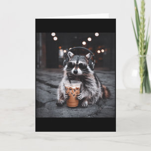 Cartão Guaxinim Engraçado Bebendo Café Gelado Meme Animal
