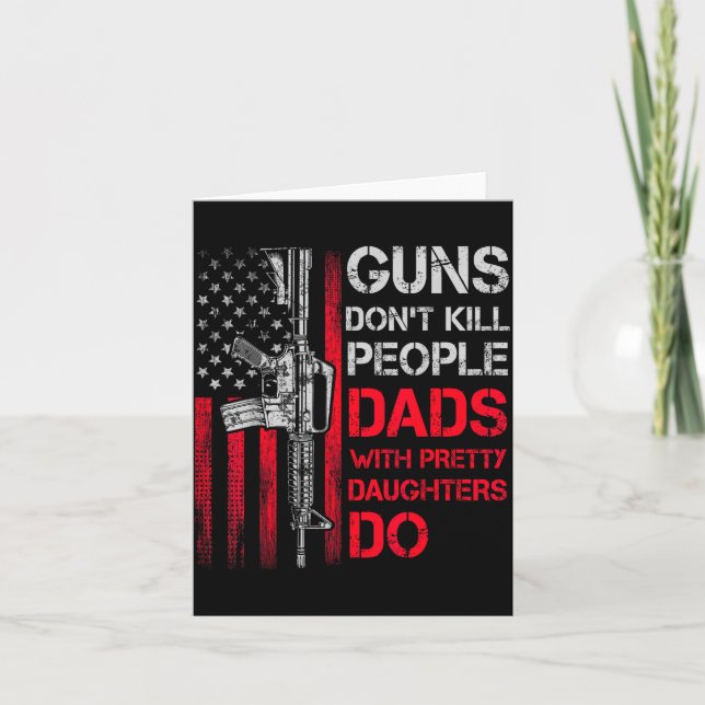 Cartão Guns Don't Kill People Dads With Pretty Daughters  (Frente)