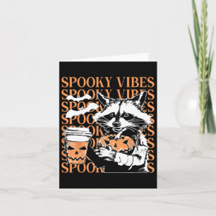 Cartão Halloween Engraçado Raccoon Spooky Vibes Café Pump